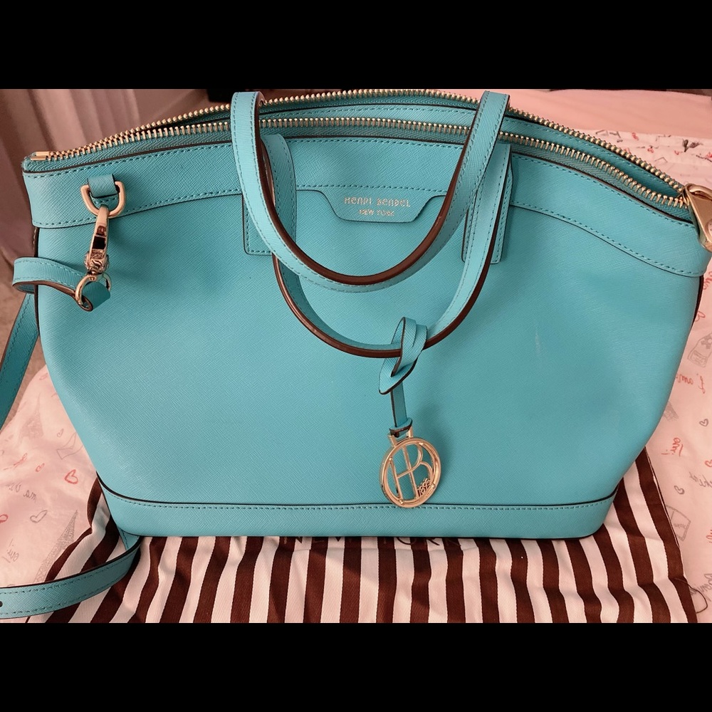 Who doesn’t love a Henri Bendel ?
